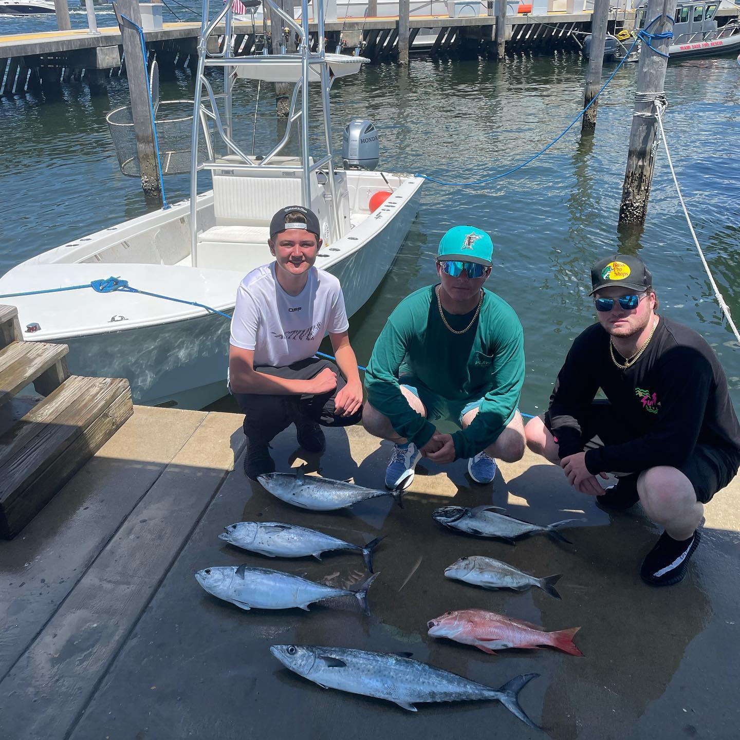 Nice morning trip today for these boys from our nation’s Capitol. #GOHARDFISHING #MIAMI #charterfishing @starbrite_com @captharrysfishingsupply @pennfishing